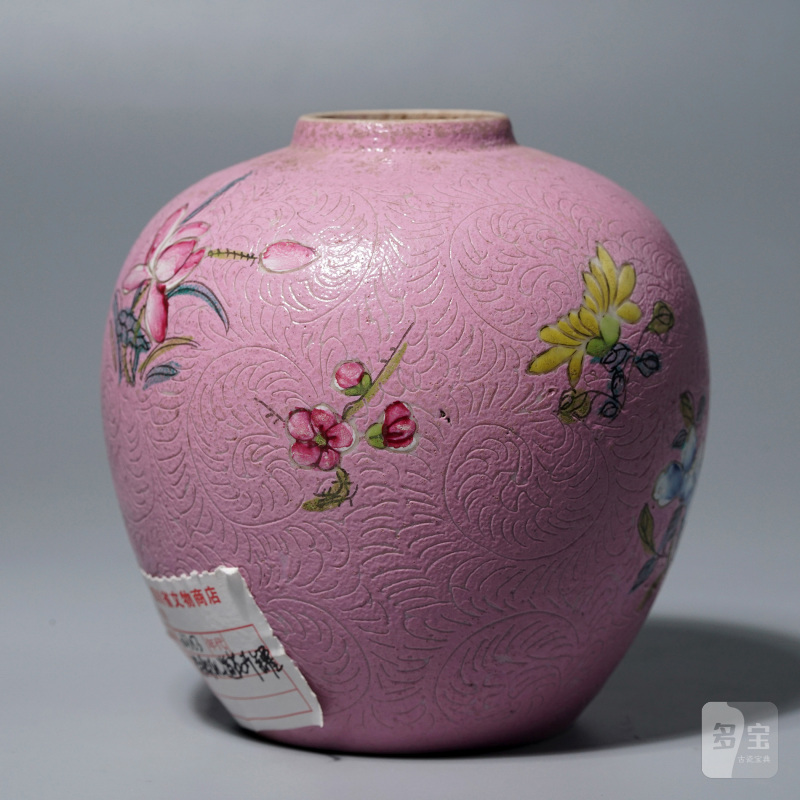 清中期 宫粉地轧道折枝花卉纹小罐 - 图4